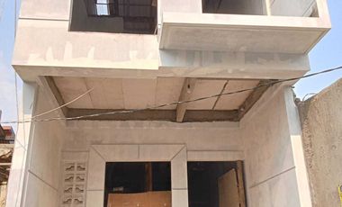 READY RUMAH BARU 2 LANTAI FREE 2 AC DEKET KE TOL JATINEGARA