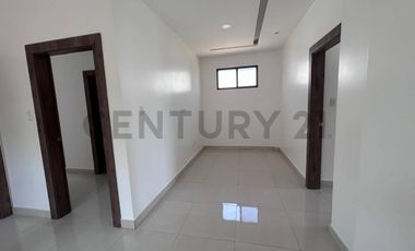 Moderna Casa de 4 Dormitorios de venta en Isla Celeste