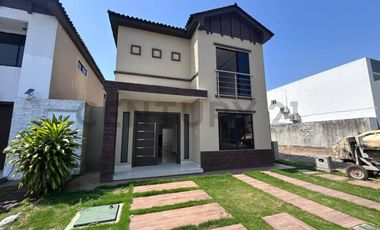 Moderna Casa de 4 Dormitorios de venta en Isla Celeste