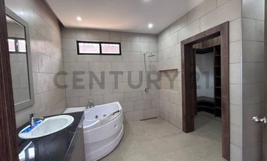 Moderna Casa de 4 Dormitorios de venta en Isla Celeste