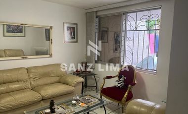 Zona de Oro II: Amplia casa céntrica a un magnífico precio