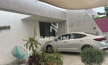 Zona de Oro II: Amplia casa céntrica a un magnífico precio