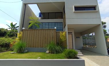 Dijul Rumah Villa di Bandung Utara,Cihanjuang, Lembang Bandung