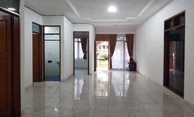 DISEWAKAN RUMAH SIAP HUNI DI KOMPLEK TAMAN LINGKAR  BANDUNG