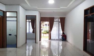 DISEWAKAN RUMAH SIAP HUNI DI KOMPLEK TAMAN LINGKAR  BANDUNG