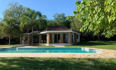 Quinta en Venta en Los Cristales, Monterrey, Nuevo León