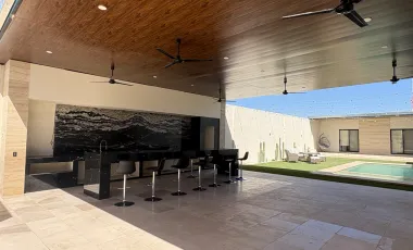 Estrena esta Propiedad completamente equipada con muebles y disfruta de su alberca climatizada
