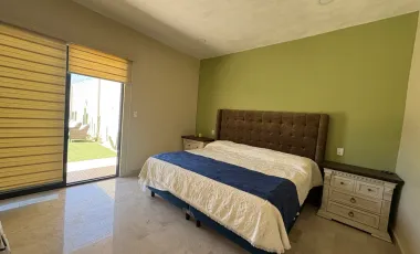 Estrena esta Propiedad completamente equipada con muebles y disfruta de su alberca climatizada