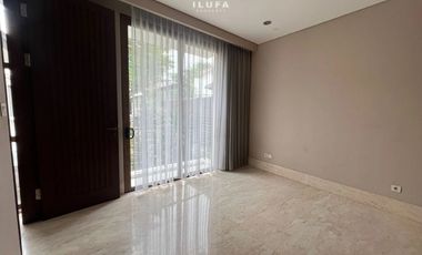disewakan townhouse 3br lokasi strategis ampera kemang