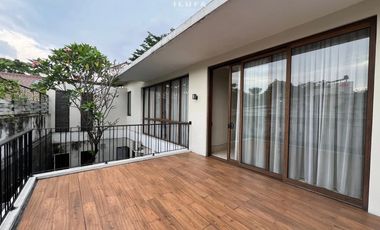 disewakan townhouse 3br lokasi strategis ampera kemang