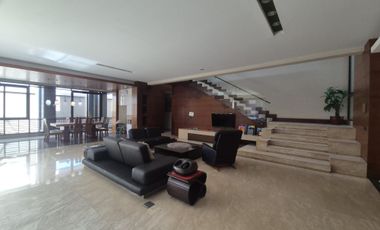 Disewakan Rumah Mewah di Mainroad Cluster Elite Singgasana, Bandung