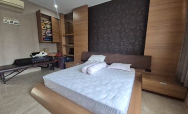 Disewakan Rumah Mewah di Mainroad Cluster Elite Singgasana, Bandung