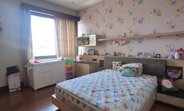 Disewakan Rumah Mewah di Mainroad Cluster Elite Singgasana, Bandung