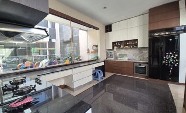 Disewakan Rumah Mewah di Mainroad Cluster Elite Singgasana, Bandung