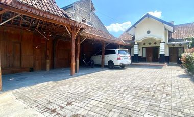 RUMAH JOGLO KLASIK DENGAN TANAH LUAS - HARGA MURAH DI SENDANGTIRTO