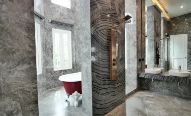 7 Bedroom Villa for sale in Samrong Nuea, Samut Prakan