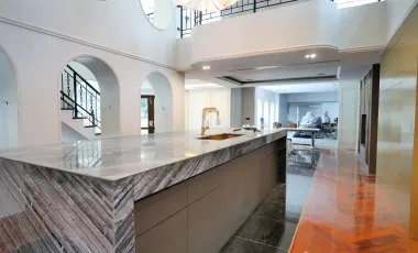 7 Bedroom Villa for sale in Samrong Nuea, Samut Prakan