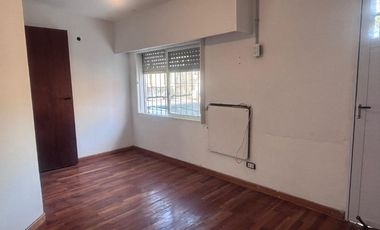 Departamento Tipo Casa en alquiler en Lanus Este