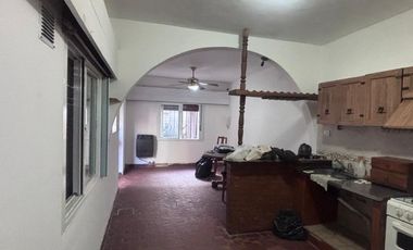 Departamento Tipo Casa en alquiler en Lanus Este