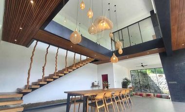 Villa Mewah Baru Full View Hutan di Tampak Siring