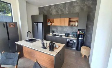 Villa Mewah Baru Full View Hutan di Tampak Siring