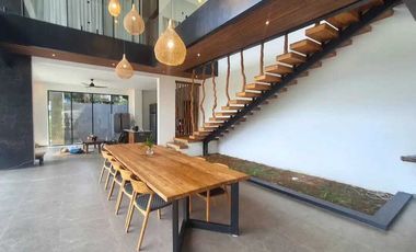 Villa Mewah Baru Full View Hutan di Tampak Siring