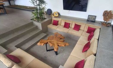 Villa Mewah Baru Full View Hutan di Tampak Siring