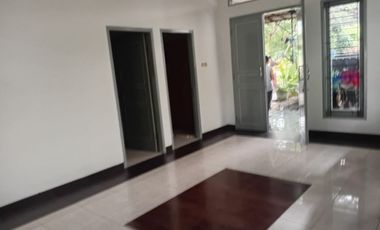 Dijual ian semi furnish dengan lahan yang luas kawasan Cimanggis Depok