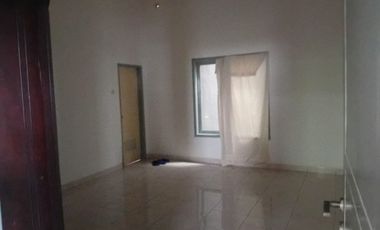 Dijual ian semi furnish dengan lahan yang luas kawasan Cimanggis Depok