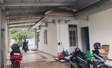 Dijual ian semi furnish dengan lahan yang luas kawasan Cimanggis Depok