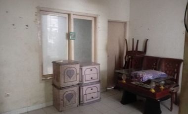 Dijual ian semi furnish dengan lahan yang luas kawasan Cimanggis Depok