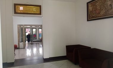 Dijual ian semi furnish dengan lahan yang luas kawasan Cimanggis Depok