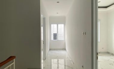 Rumah 2 lantai ready stok dekat MRT Lebak bulus