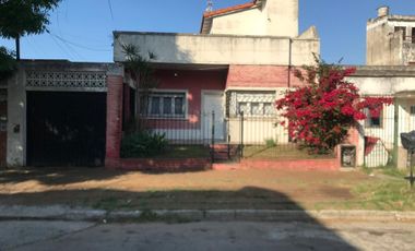 VENTA CASA  3 AMB EN BERNAL CON COCHERA DOBLE