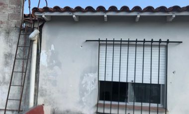 VENTA CASA  3 AMB EN BERNAL CON COCHERA DOBLE