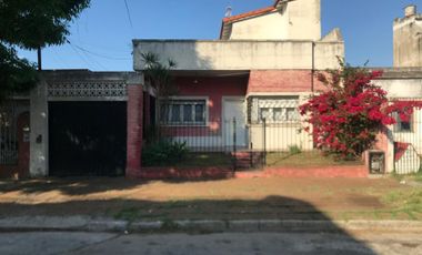 VENTA CASA  3 AMB EN BERNAL CON COCHERA DOBLE