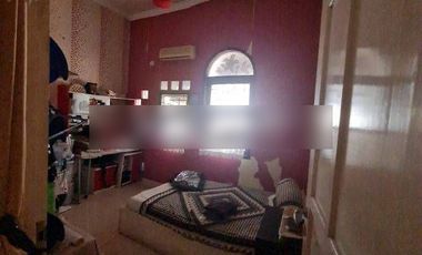 RUMAH ASRI DENGAN HALAMAN LUAS FULL FURNISH TENGAH KOTA BERNUANSA ALAM