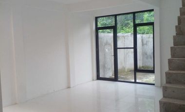 DIJUAL RUMAH BARU TENGAH KOTA BERNUANSA MINIMALIS LOKASI SUMBER REJO
