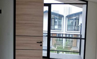 JUAL Rumah 2 Lantai Uptown Lippo Cikarang Siap Huni 3 Kamar Tidur Rapi