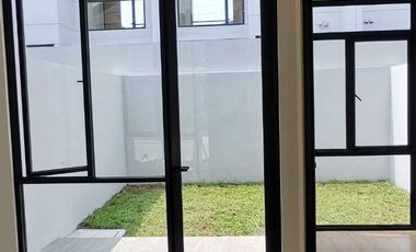 JUAL Rumah 2 Lantai Uptown Lippo Cikarang Siap Huni 3 Kamar Tidur Rapi