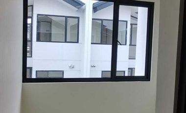 JUAL Rumah 2 Lantai Uptown Lippo Cikarang Siap Huni 3 Kamar Tidur Rapi