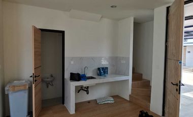 JUAL Rumah 2 Lantai Uptown Lippo Cikarang Siap Huni 3 Kamar Tidur Rapi