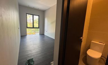 Rumah baru Alam Sutera 3 Lantai depan taman Bisa KPR