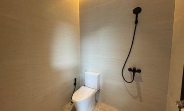 Rumah baru Alam Sutera 3 Lantai depan taman Bisa KPR