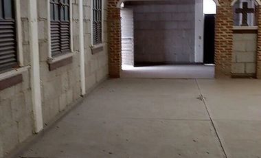 EN VENTA CASA CON SALÓN/BODEGA PARA NEGOCIO