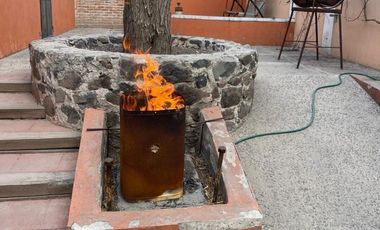 EN VENTA CASA CON SALÓN/BODEGA PARA NEGOCIO