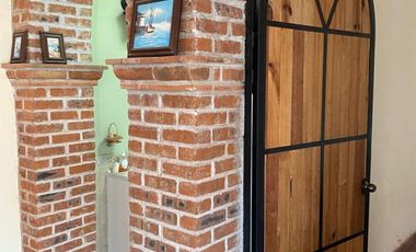 EN VENTA CASA CON SALÓN/BODEGA PARA NEGOCIO
