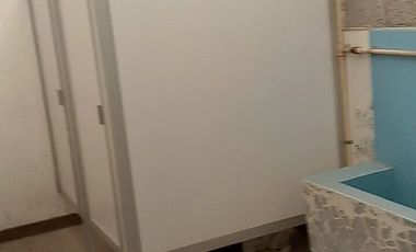 EN VENTA CASA CON SALÓN/BODEGA PARA NEGOCIO