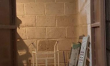EN VENTA CASA CON SALÓN/BODEGA PARA NEGOCIO