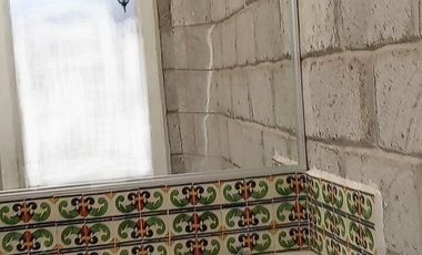 EN VENTA CASA CON SALÓN/BODEGA PARA NEGOCIO